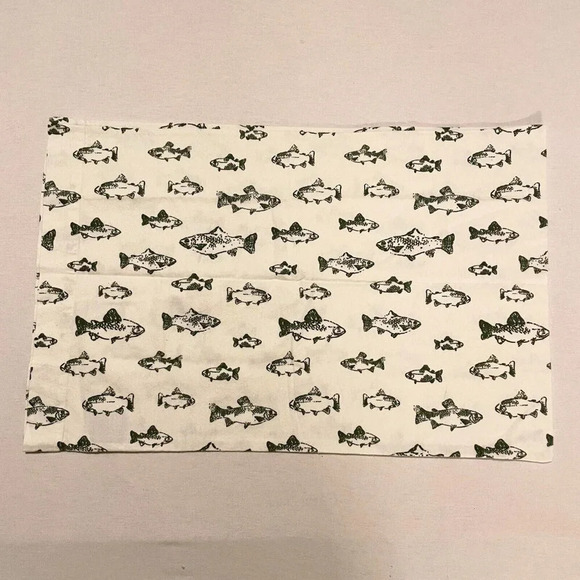 Eddie Bauer School of Fish Lot of 2 Pillow Cases 29.5 x 19 Inch - Picture 6 of 16